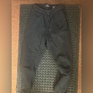 h&m men’s black joggers
